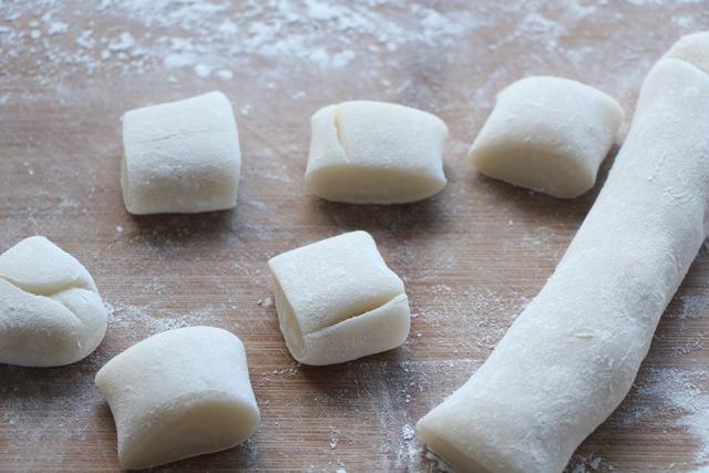 立秋后，我家最爱的甜点，蒸一蒸就搞定，孩子家人都爱吃，馋哭了