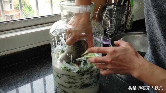 农家传统自制酸菜配方，简单一看就会，酸菜口感爽脆够酸！