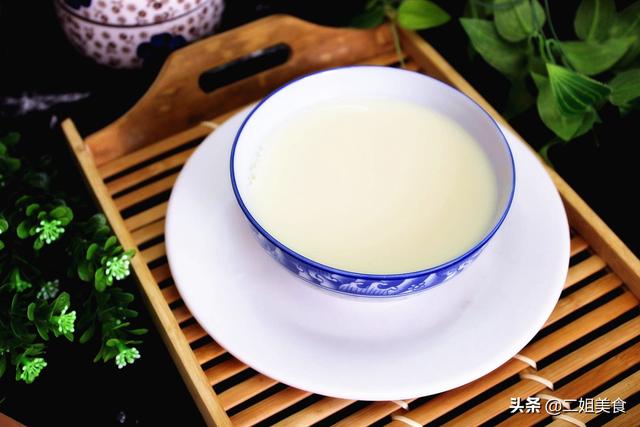 做豆浆，把黄豆泡好就打豆浆是错的，教您一招，豆浆丝滑还好喝