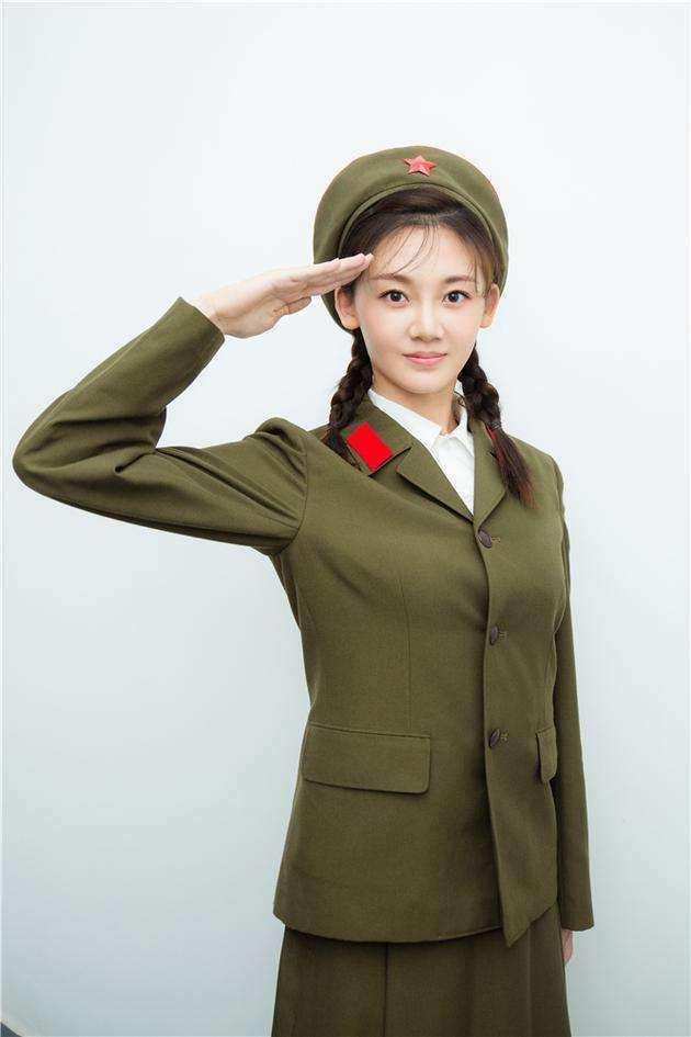 2018年，被冯小刚逼赤脚跳舞、陈道明爆粗口的女孩，如今怎样了？