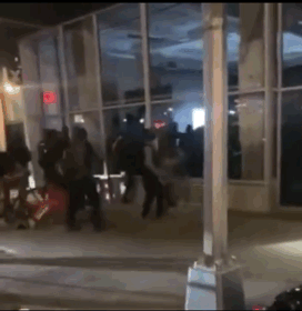 美国暴乱黑哥专抢潮流鞋店，乔丹都要急死了...