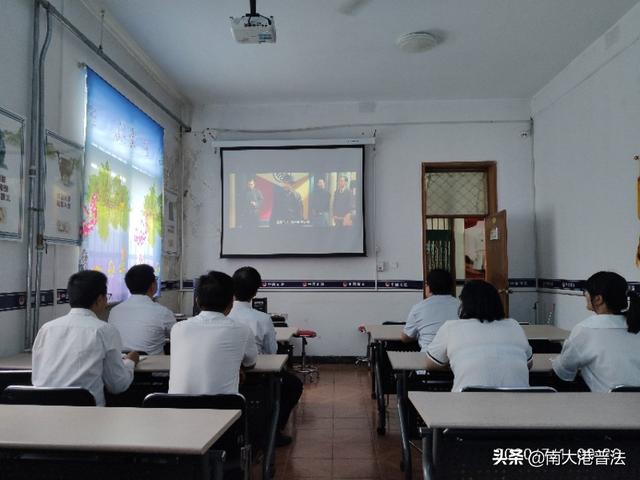 “观红色电影 树理想信念”—司法局组织开展建