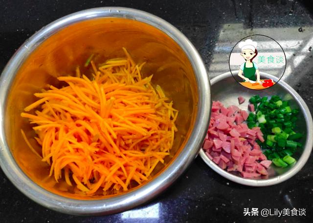 秋天到南瓜俏，此做法不蒸不炒，简单好吃又营养，肠胃也舒坦了