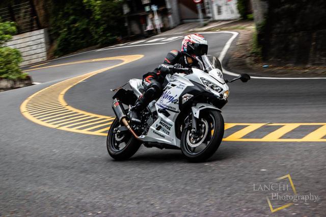 Ů����˵����Ϊ����ԲĦ���Σ�����Ninja 400
