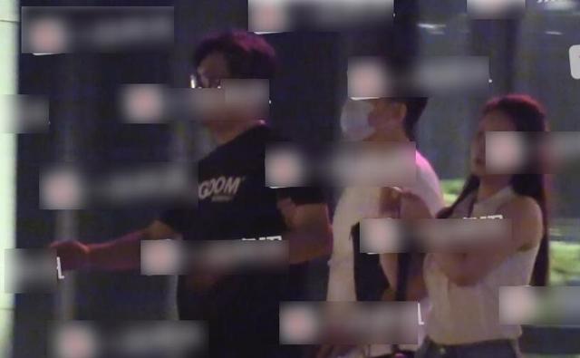 聚餐|瓜来了瓜来了！王岳伦与友人聚餐 对女子贴墙壁咚说话举止亲密网友炸了