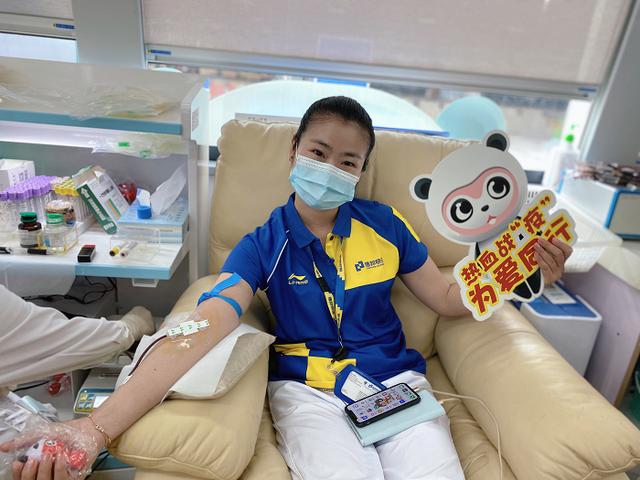 四川德邦快递从快递员到总监40多人免费献血助力扩充血库