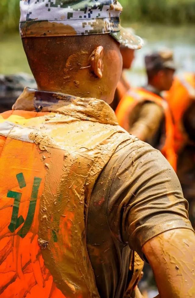艺体风采抗洪英雄赞泰安市岱岳实验中学抗洪救灾线上画展