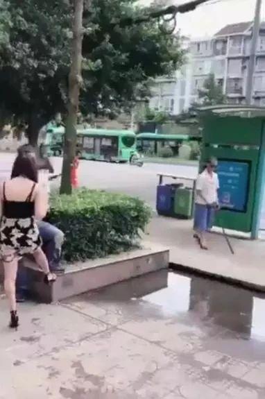 看了快手小伙拍的土味正能量视频，我尬晕了三天三夜...