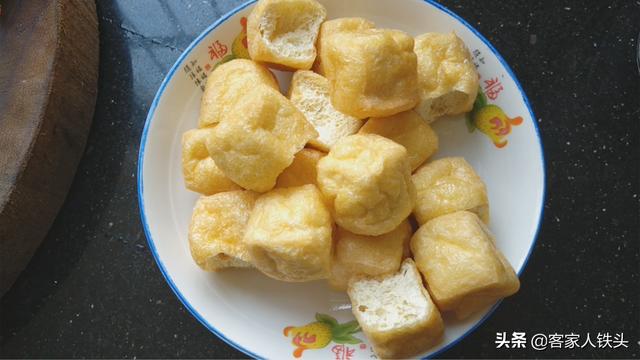 以后待客，油豆腐别炖肉，加1把酸菜开胃好吃，每吃一口都好满足