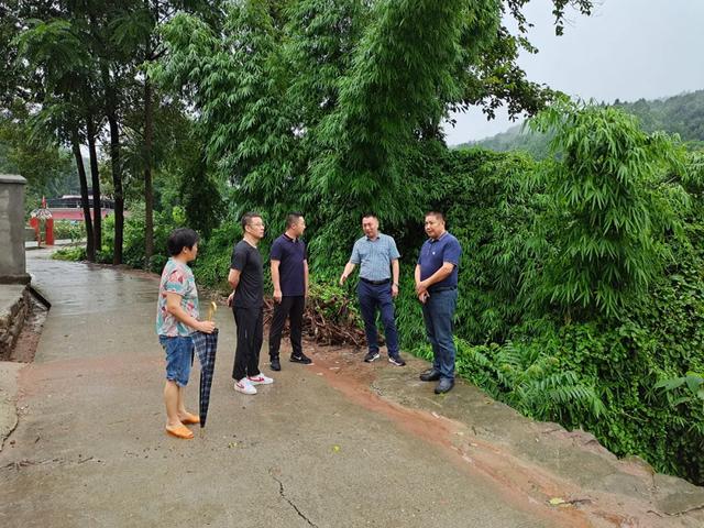 暴雨突袭 冯店镇上下齐心全力防汛