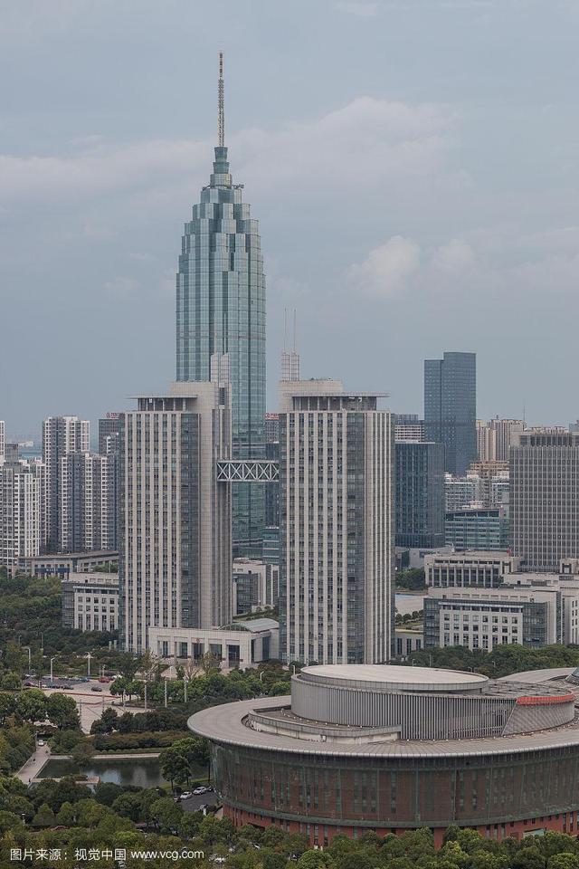 3米/2006年)贵阳花果园双子塔东塔(67层/335米/2016年)天津环球金融