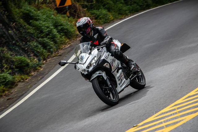 Ů����˵����Ϊ����ԲĦ���Σ�����Ninja 400