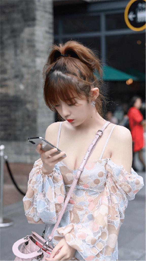 “小仙女”款印花长裙，这么穿搭，你就是夏日里美美的花仙子