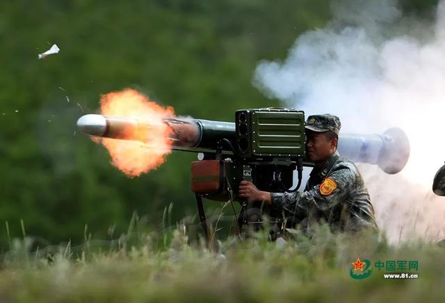 火力就是信仰！中国单兵反坦克导弹换代升级，红箭11会入法眼吗？