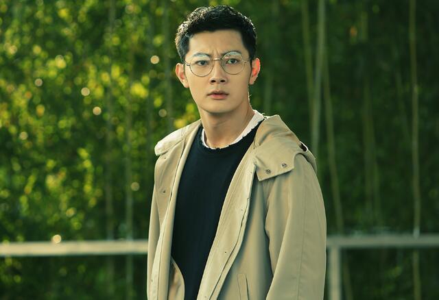 伍宇辰柠出演了《小情书》,《扶摇》等,在颜值和实力都是非常好的,剧