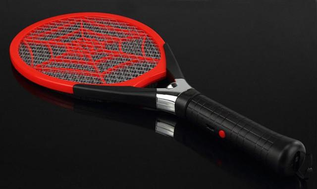 澳洲小伙从中国买电蚊拍回国，却被安检扣留：来自中国的危险物品