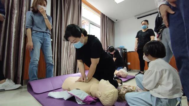 标准动作该这样！萧山区第一人民医院开展全民“心肺复苏”急救技能培