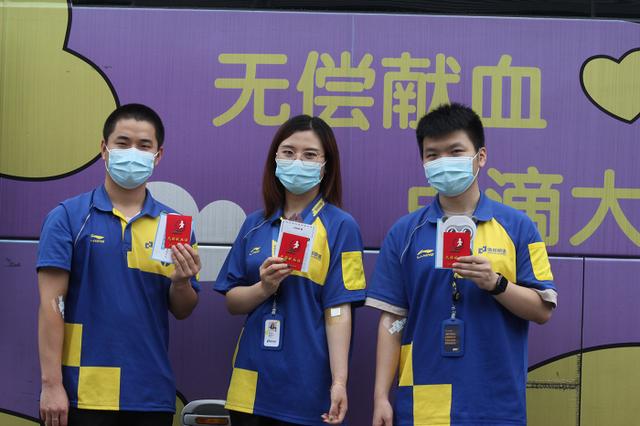 四川德邦快递从快递员到总监40多人免费献血助力扩充血库