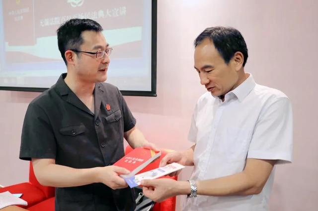 “司法服务‘治未病’ 金融风险早预防”，无锡中院民法典宣讲进银行