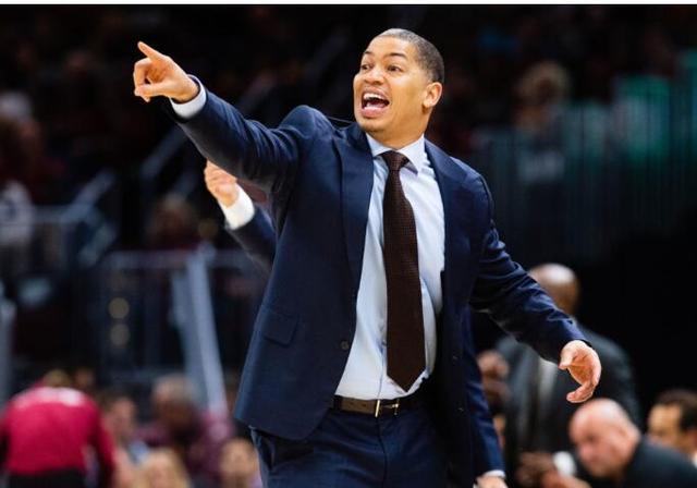 70+26+15！ 五星一波流打崩火箭，哈登眼眶含淚，泰倫盧快來拯救他