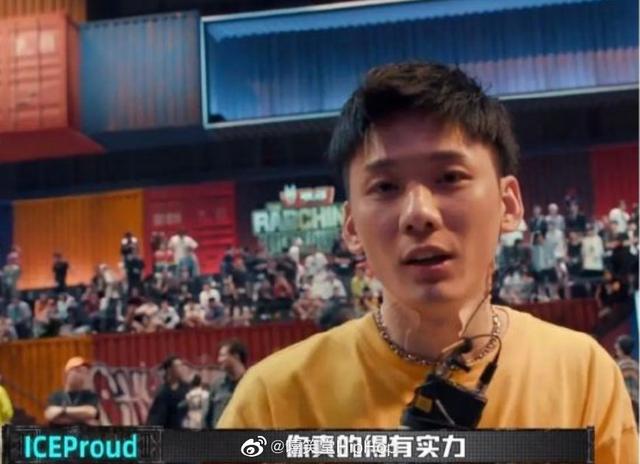 为什么很多rapper都贴膏药?rapper都有颈椎病?
