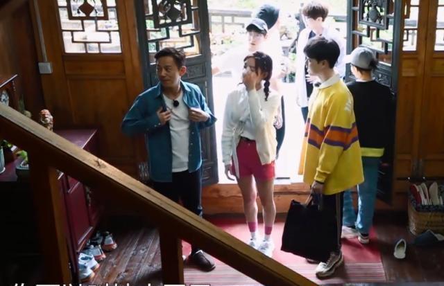 黄磊在综艺里表现是不妥，但不至于人品出问题