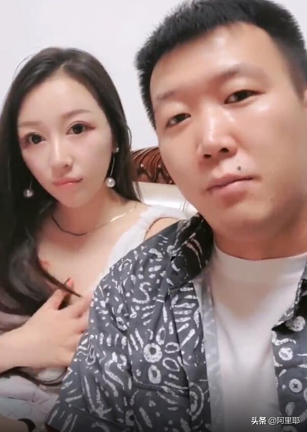 小白龙新女友出镜不慎走光露底 女友大方表示 就当发点福利了 其他 爆资讯新媒体平台