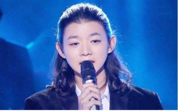 火风16岁女儿罕出镜，和哥哥霍尊为异母兄妹，长