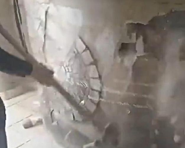 疫情毁掉了多少创业者？披萨店老板自砸店铺，