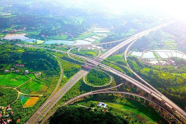 盐湖新区,位于乐至西北方向,以天池大道,望城大道,文峰大道三条道路为