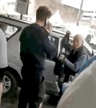 悉尼发生惨烈事故，华人老大爷开车连环撞，吓坏老太被路人救走