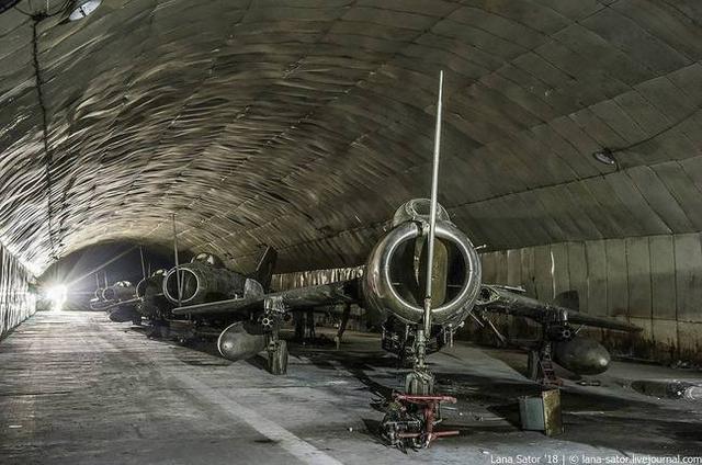 中国援助阿尔巴尼亚的空军洞库与战机