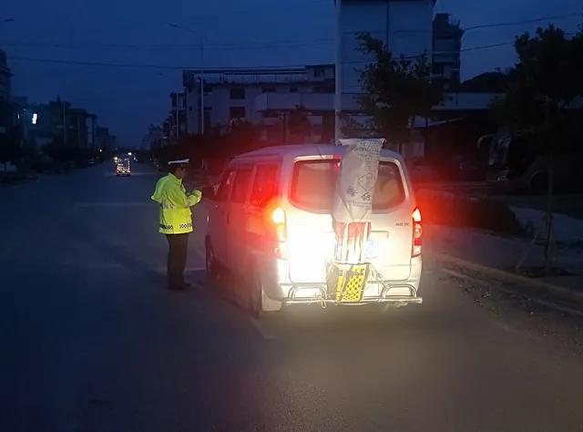 云南洱源交警 错时严管 筑牢夏秋季道路交通安全防线 其他 爆资讯新媒体平台