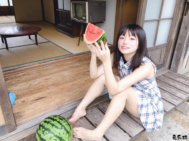 制服的魅力！日本写真界人气偶像叶月翼（叶月つばさ）可爱中却隐藏着奔放的鲜嫩娇躯！