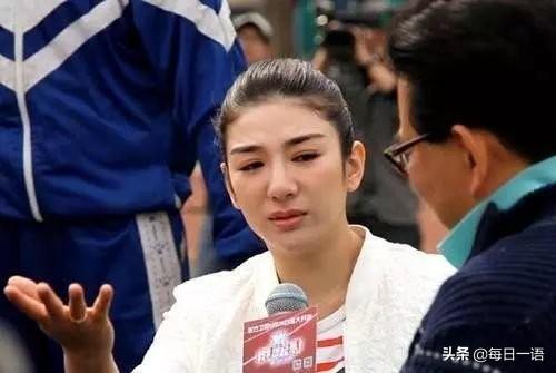 5年离婚两次，被丈夫打到坐轮椅，从一线沦落到三线的女明星黄奕