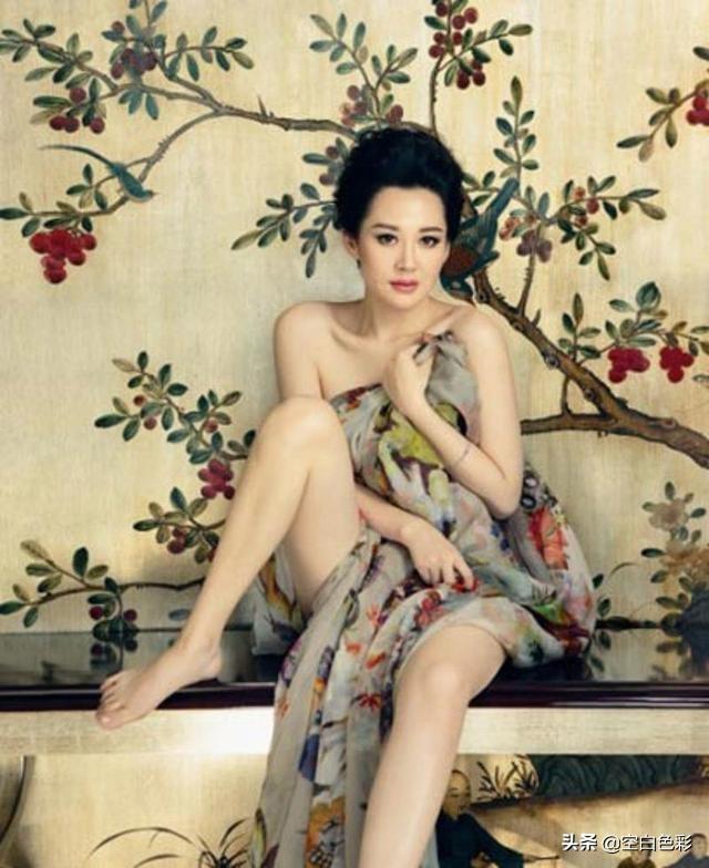 58岁凯丽穿超短裤露双腿，45岁林志玲性感写真，