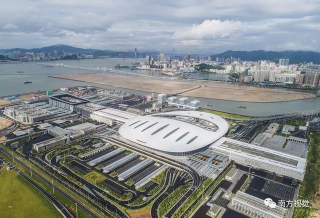 港珠澳大桥通车啦！拿好通车攻略，领略世界最长跨海大桥的壮丽，直通港澳吧！