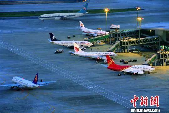 4名中国粉丝追星，致360名乘客被迫下机重新安检！网友汗颜：别丢人了行吗？