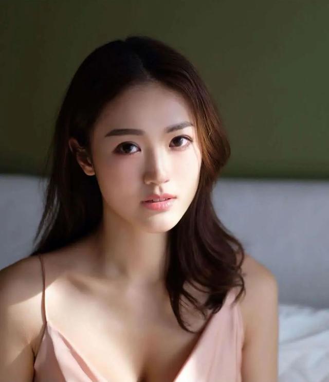 袁伟豪张宝儿好事近？7000万买楼筑爱巢？生日高