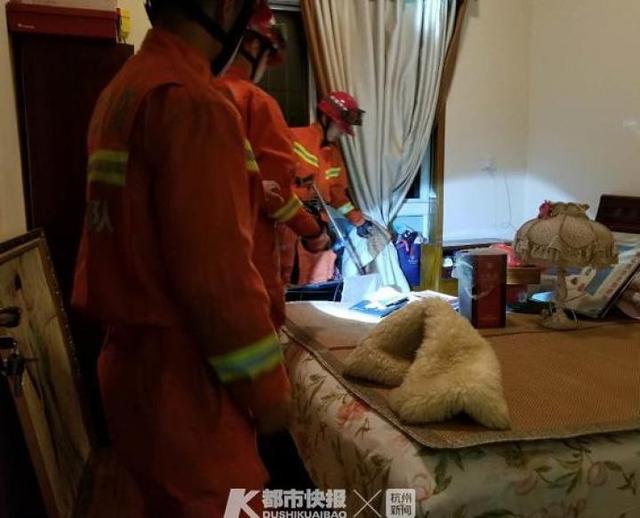 “我亲眼见到蛇钻进洗衣机”，昨晚杭州一房主吓得赶紧报警