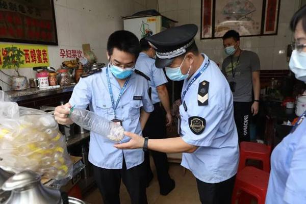广州警方凉茶铺随机取样40份 15份不同程度含西药