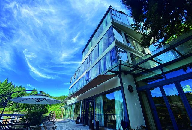 归田园居，来文成这间玻璃房里撒开玩