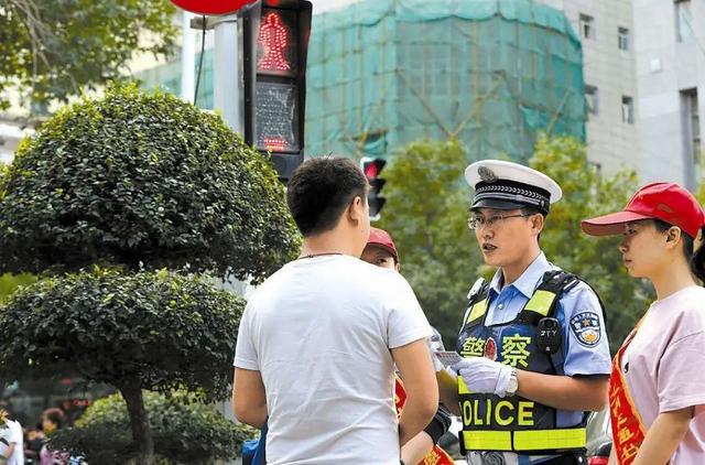 注意了！江宁这两个路口严查行人、非机动车闯红灯行为！