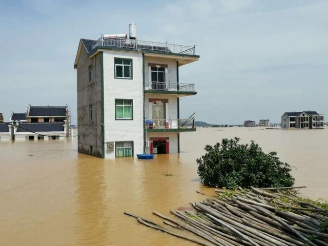 现场 | 整个村子都被“秒”了：鄱阳湖抗洪形势有多严峻？