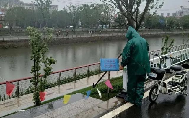 风雨无阻，日夜坚守......