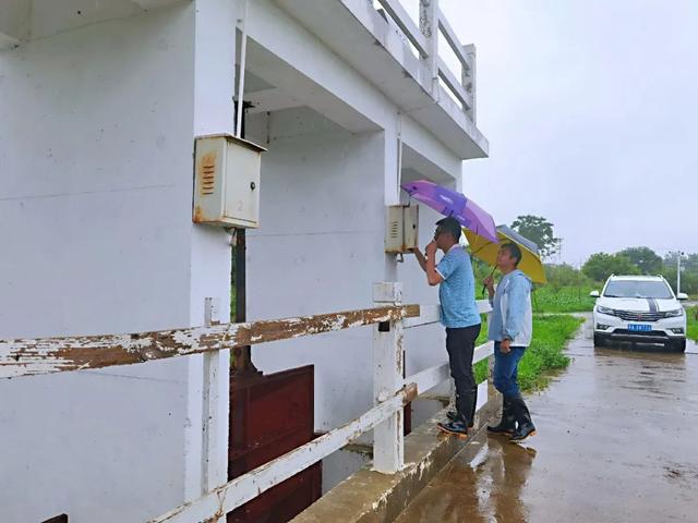 风雨无阻，日夜坚守......