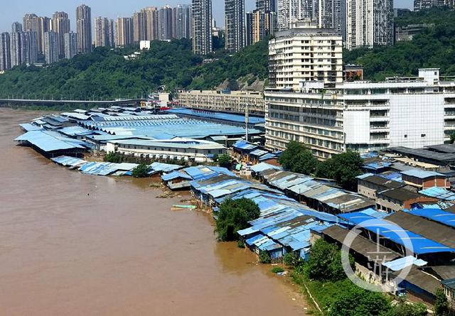 洪水过境 | 菜园坝竹木市场进水 朝天门码头二平台被淹