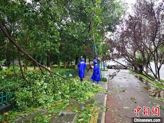 直击“黑格比”登陆地：积水过大腿 市民不同程度受灾