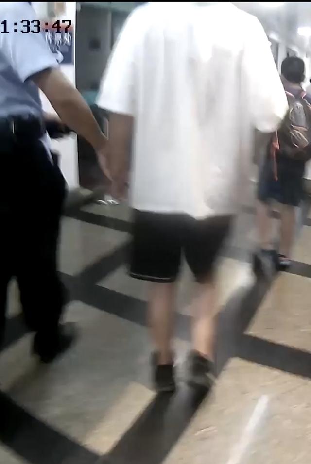 偷拍|男子更衣室偷拍 加密相册辣眼睛