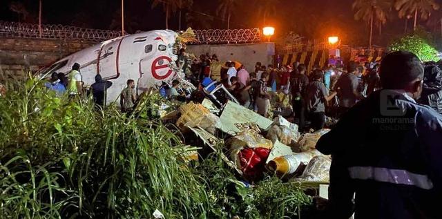 印度航空一架波音客机降落时冲出跑道 已致17人遇难